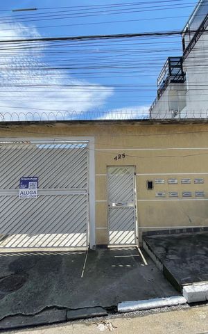 Casa de condomínio para alugar com 54m², 2 quartos e 1 vaga Casa de condomínio para alugar com 54m², 2 quartos e 1 vagaFachada + Placa