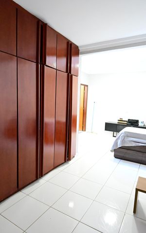 Casa de condomínio à venda com 247m², 5 quartos e 2 vagas