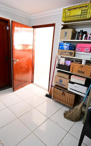 Casa de condomínio à venda com 247m², 5 quartos e 2 vagas
