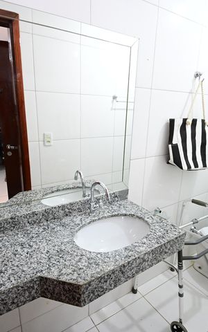 Casa de condomínio à venda com 247m², 5 quartos e 2 vagas