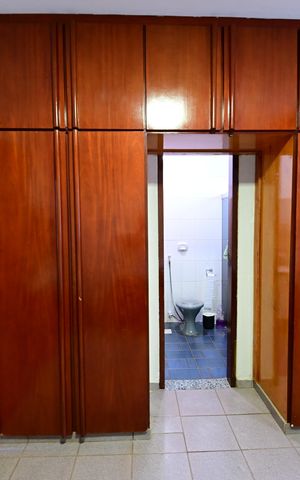 Casa de condomínio à venda com 247m², 5 quartos e 2 vagas