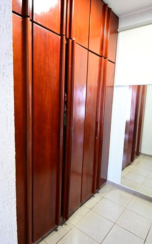 Casa de condomínio à venda com 247m², 5 quartos e 2 vagas