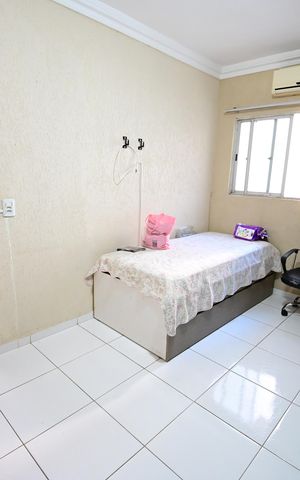 Casa de condomínio à venda com 247m², 5 quartos e 2 vagas
