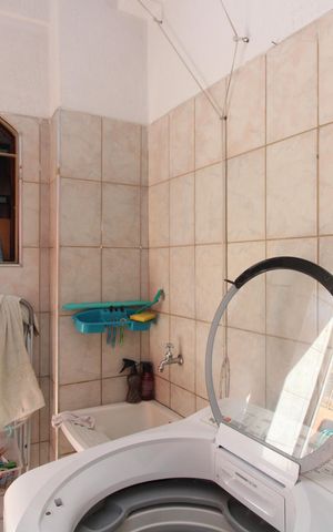 Casa à venda com 180m², 2 quartos e 1 vagaÁrea de Serviço