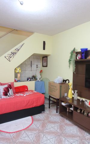 Casa à venda com 180m², 2 quartos e 1 vagaSala