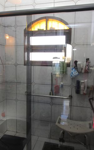 Casa à venda com 180m², 2 quartos e 1 vagaBanheiro 1