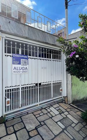 Casa para alugar com 80m², 2 quartos e 1 vaga Casa para alugar com 80m², 2 quartos e 1 vagaFachada + Placa
