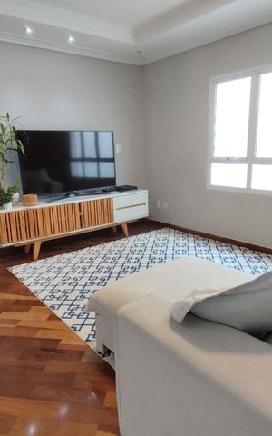 Casa para alugar com 271m², 3 quartos e 4 vagas Casa para alugar com 271m², 3 quartos e 4 vagasSala 2