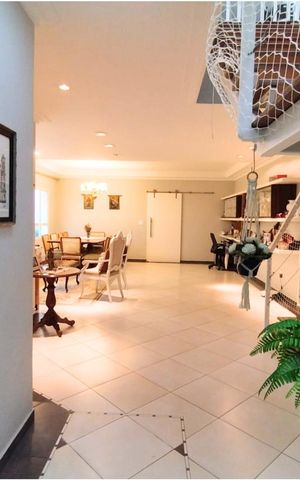 Casa para alugar com 271m², 3 quartos e 4 vagas Casa para alugar com 271m², 3 quartos e 4 vagasSala