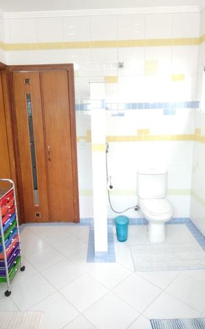 Casa para alugar com 271m², 3 quartos e 4 vagas Casa para alugar com 271m², 3 quartos e 4 vagasBanheiro social