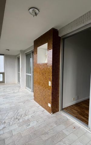 Apartamento à venda com 102m², 2 quartos e 1 vaga Apartamento à venda com 102m², 2 quartos e 1 vagaVaranda