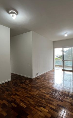 Apartamento à venda com 102m², 2 quartos e 1 vaga Apartamento à venda com 102m², 2 quartos e 1 vagaSala