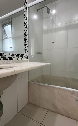 Apartamento à venda com 102m², 2 quartos e 1 vaga Apartamento à venda com 102m², 2 quartos e 1 vagaBanheiro Social