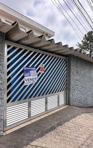 Casa à venda com 116m², 2 quartos e 2 vagas Casa à venda com 116m², 2 quartos e 2 vagasFachada
