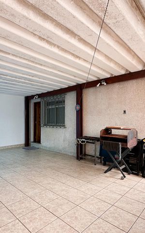 Casa à venda com 116m², 2 quartos e 2 vagas Casa à venda com 116m², 2 quartos e 2 vagasGaragem