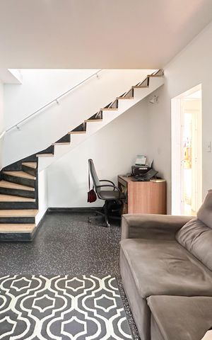 Casa à venda com 116m², 2 quartos e 2 vagas Casa à venda com 116m², 2 quartos e 2 vagasSala