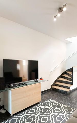 Casa à venda com 116m², 2 quartos e 2 vagas Casa à venda com 116m², 2 quartos e 2 vagasSala