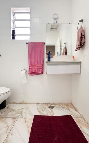 Casa à venda com 116m², 2 quartos e 2 vagas Casa à venda com 116m², 2 quartos e 2 vagasBanheiro Social