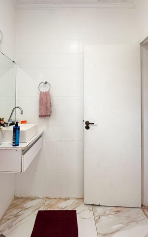 Casa à venda com 116m², 2 quartos e 2 vagas Casa à venda com 116m², 2 quartos e 2 vagasBanheiro Social