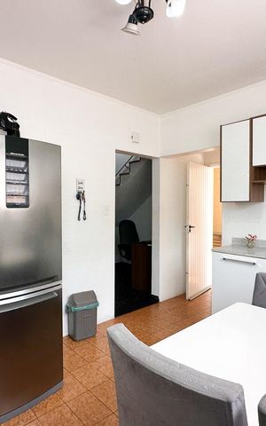 Casa à venda com 116m², 2 quartos e 2 vagas Casa à venda com 116m², 2 quartos e 2 vagasCozinha