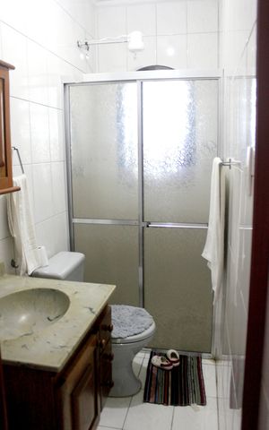 Casa à venda com 200m², 3 quartos e 2 vagasBanheiro da Suíte