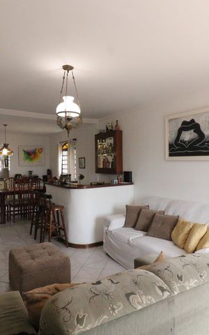 Casa à venda com 250m², 3 quartos e 3 vagasSala