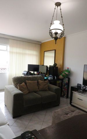 Casa à venda com 250m², 3 quartos e 3 vagasSala