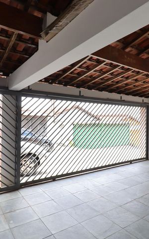 Casa à venda com 250m², 3 quartos e 3 vagasGaragem