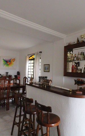 Casa à venda com 250m², 3 quartos e 3 vagasBar