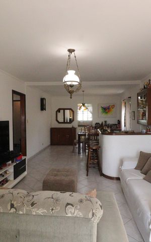 Casa à venda com 250m², 3 quartos e 3 vagasSala