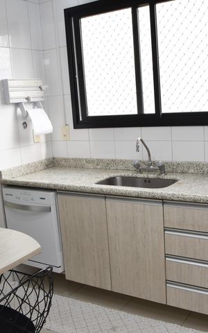 Apartamento à venda com 141m², 4 quartos e 2 vagas Apartamento à venda com 141m², 4 quartos e 2 vagasCozinha - pia e lavaloucas