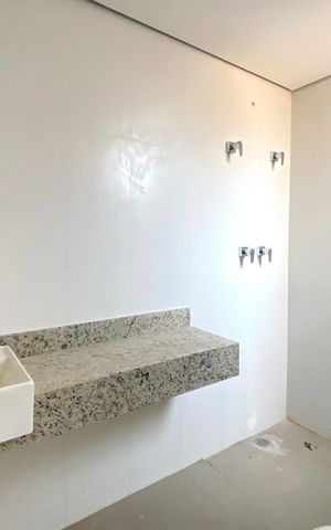 Casa de condomínio à venda com 187m², 3 quartos e 3 vagas Casa de condomínio à venda com 187m², 3 quartos e 3 vagasBanheiro da Suíte 1