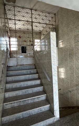 Apartamento para alugar com 44m², 2 quartos e sem vagaEscada de acesso