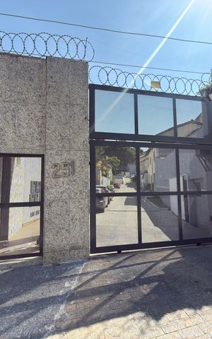 Casa de condomínio à venda com 250m², 4 quartos e 3 vagas Casa de condomínio à venda com 250m², 4 quartos e 3 vagasFachada e portaria