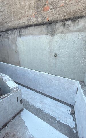 Casa de condomínio à venda com 250m², 4 quartos e 3 vagas Casa de condomínio à venda com 250m², 4 quartos e 3 vagasPiscina