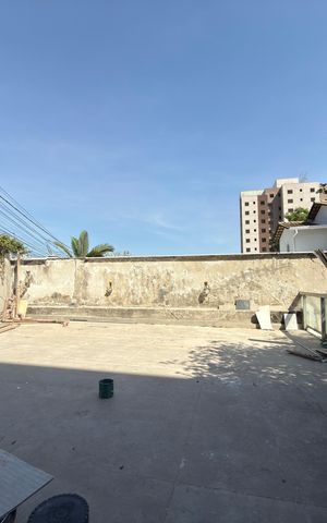 Casa de condomínio à venda com 250m², 4 quartos e 3 vagas Casa de condomínio à venda com 250m², 4 quartos e 3 vagasQuintal