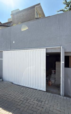 Casa de condomínio à venda com 250m², 4 quartos e 3 vagas Casa de condomínio à venda com 250m², 4 quartos e 3 vagasFachada