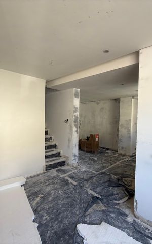 Casa de condomínio à venda com 250m², 4 quartos e 3 vagas Casa de condomínio à venda com 250m², 4 quartos e 3 vagasSala