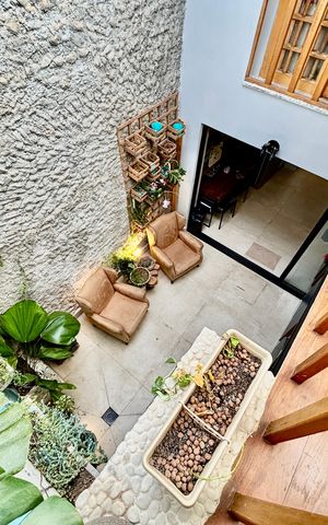 Casa para alugar com 140m², 2 quartos e 1 vaga Casa para alugar com 140m², 2 quartos e 1 vagaJardim interno vista de cima