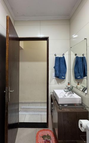 Casa à venda com 249m², 5 quartos e 2 vagasBanheiro - Casa 1