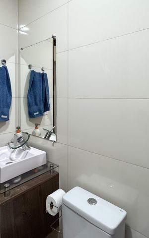 Casa à venda com 249m², 5 quartos e 2 vagasBanheiro - Casa 1