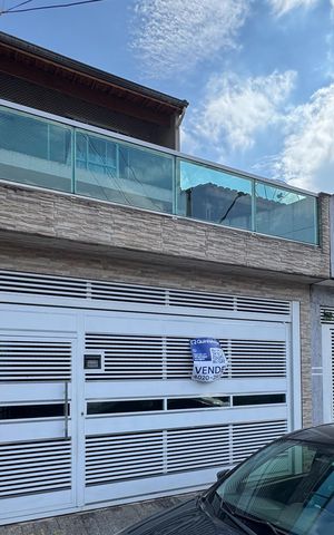 Casa à venda com 249m², 5 quartos e 2 vagasFachada