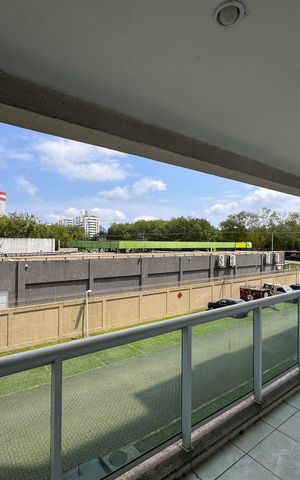 Apartamento à venda com 85m², 3 quartos e 1 vaga Apartamento à venda com 85m², 3 quartos e 1 vagaVaranda
