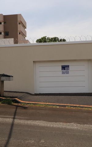 Casa para alugar com 230m², 4 quartos e 5 vagasPlaquinha
