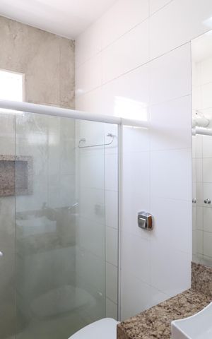 Casa para alugar com 230m², 4 quartos e 5 vagasBanheiro Social