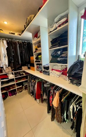 Apartamento à venda com 492m², 4 quartos e 3 vagas Apartamento à venda com 492m², 4 quartos e 3 vagasCloset 2