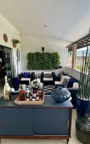 Apartamento à venda com 492m², 4 quartos e 3 vagas Apartamento à venda com 492m², 4 quartos e 3 vagasVaranda
