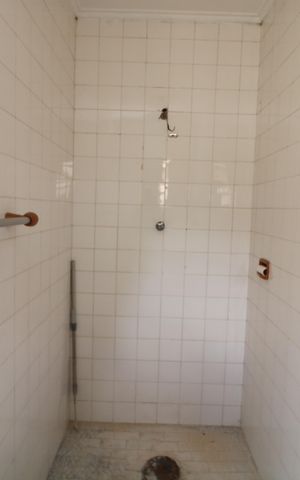 Casa para alugar com 250m², 2 quartos e 3 vagasBanheiro de serviço