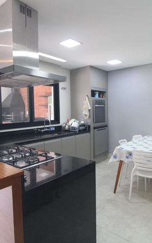 Casa de condomínio à venda com 250m², 3 quartos e 3 vagasCozinha