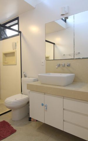 Casa de condomínio à venda com 250m², 3 quartos e 3 vagasBanheiro dsa suíte